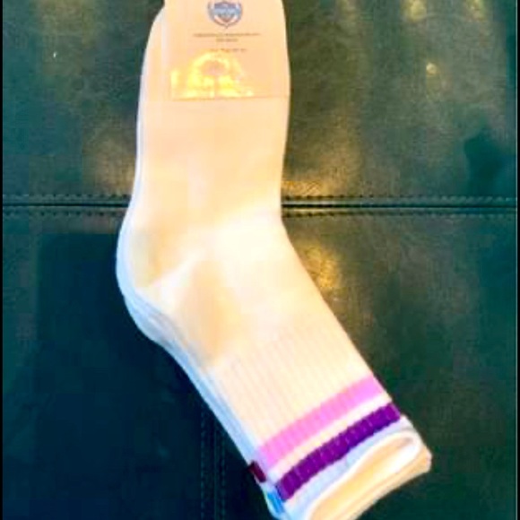 KIDS CREW SOCKS - 4 PAIRS - NWT - Picture 1 of 3